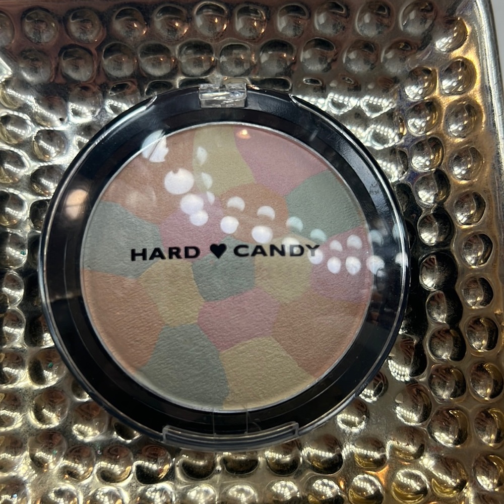 Hard candy color correct finishing powder